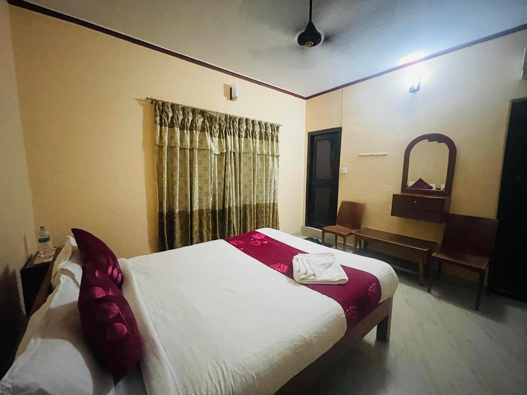 Hotel Peace Ganga Inn Pokhara Exterior foto